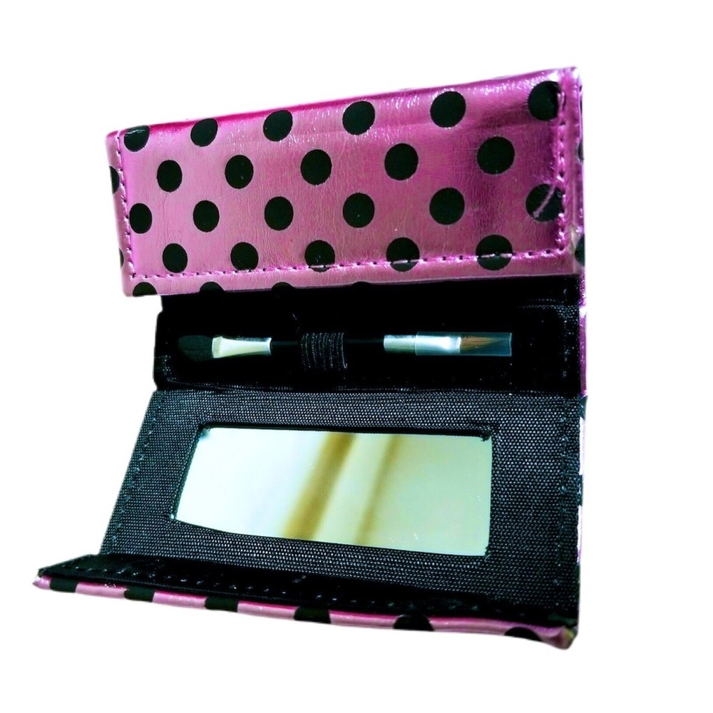 2 Spotlight Eyeshadows & Lipgloss Set NWT - Picture 5 of 13